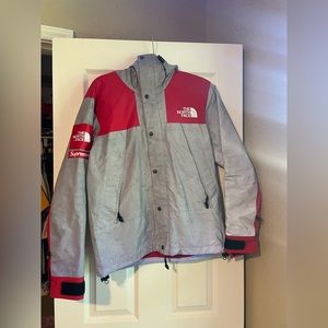 Supreme The North Face 3M Reflective mountain parka jacket red